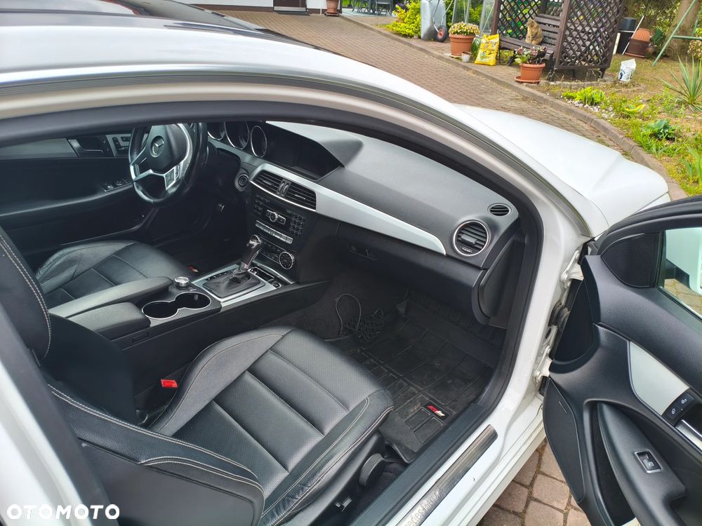 Mercedes-Benz Klasa C 250 CGI BlueEff Sport - 11