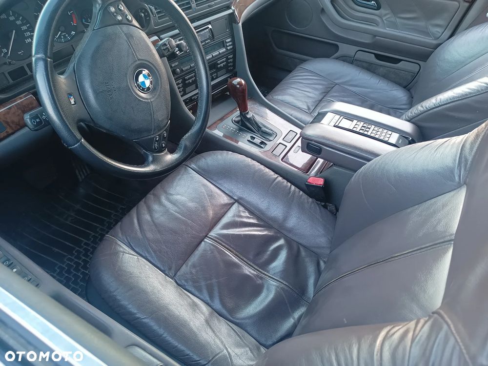 BMW Seria 7 740i V8 - 30