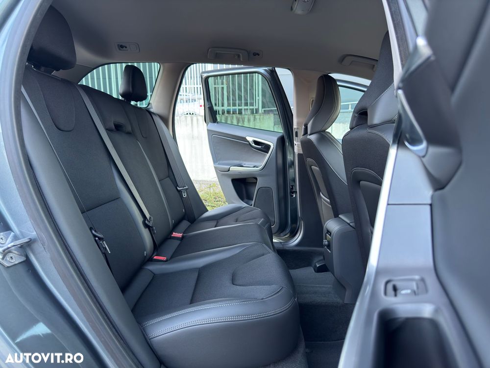Volvo XC 60 D4 Geartronic Summum - 10