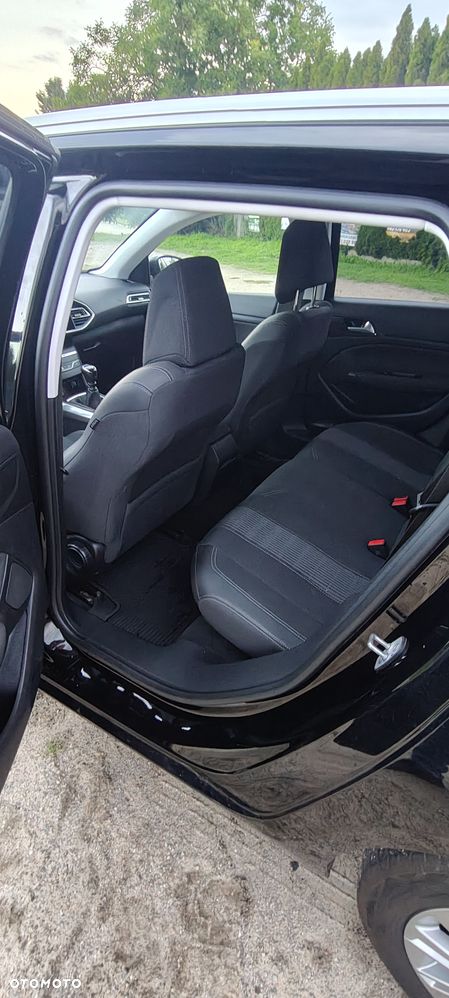 Peugeot 308 1.2 PureTech GPF Allure S&S - 2