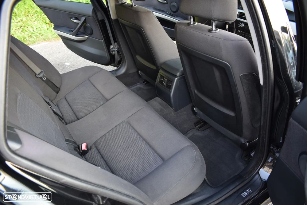 BMW 318 d Navigation Sport - 34