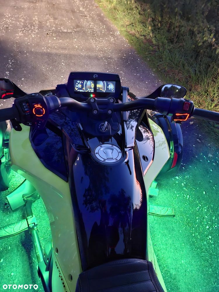 Can-Am Spyder - 3