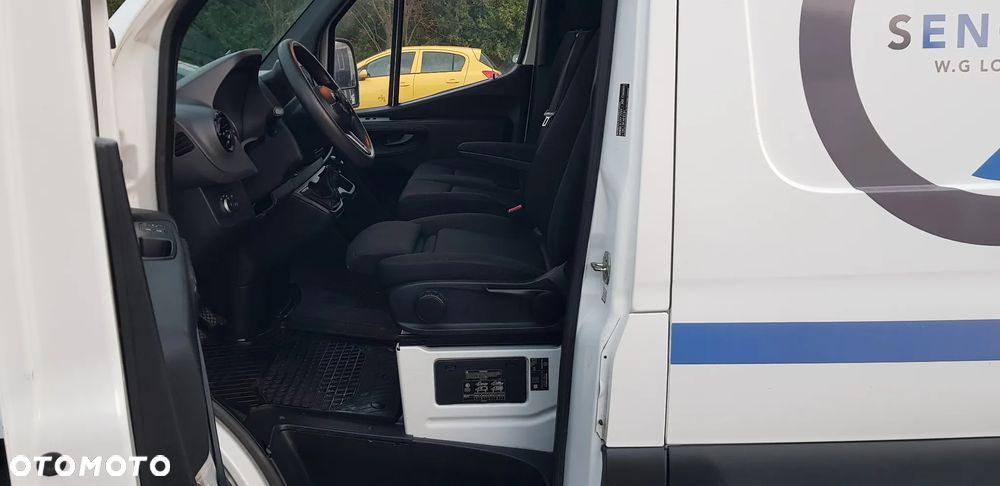 Mercedes-Benz Sprinter - 13