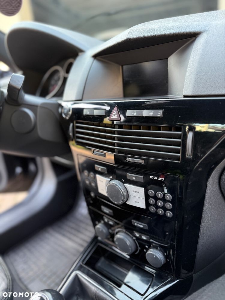 Opel Astra GTC 1.6 - 14