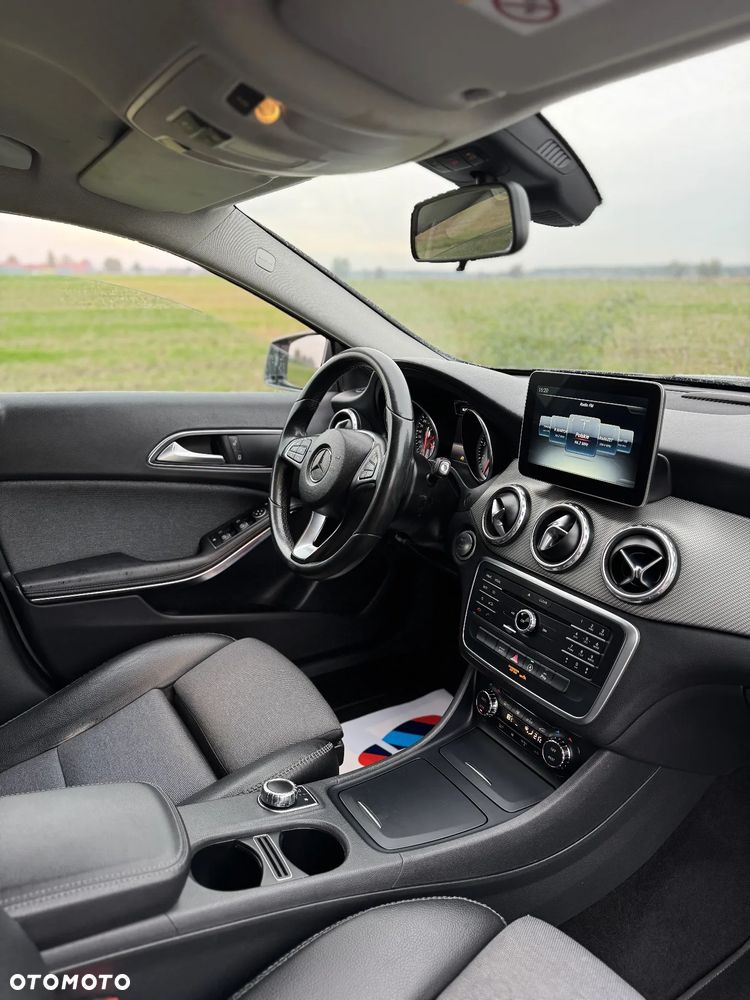 Mercedes-Benz GLA - 23