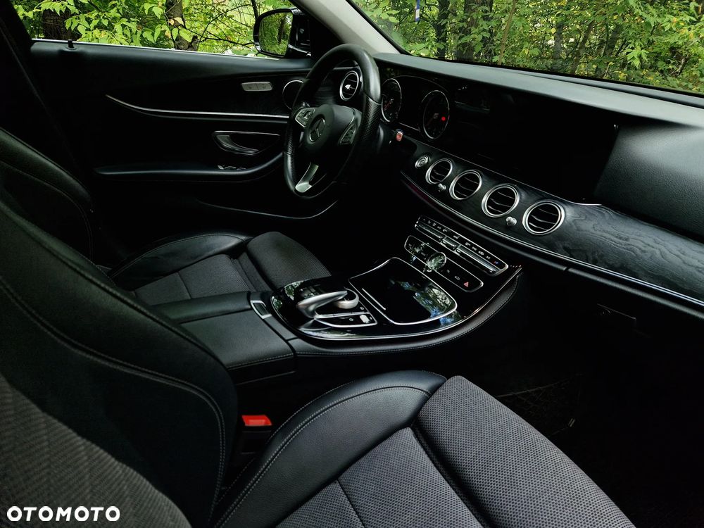Mercedes-Benz Klasa E 220 d 4-Matic Business Edition 9G-TRONIC - 23