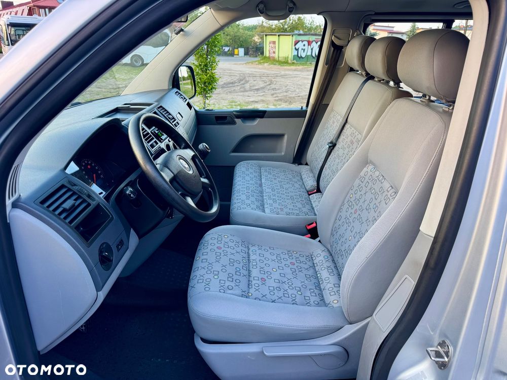 Volkswagen Caravelle - 13
