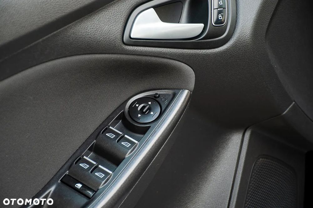 Ford Focus 1.5 EcoBlue Start-Stopp-System ST-LINE STYLE - 38