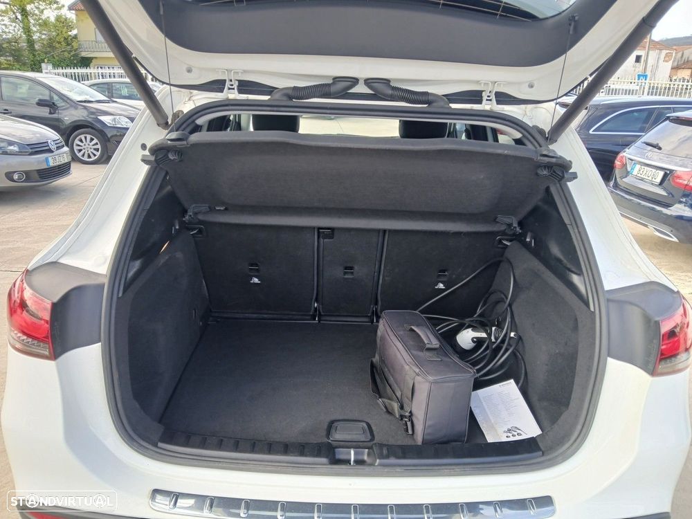 Mercedes-Benz GLA 250 e 8G-DCT - 11