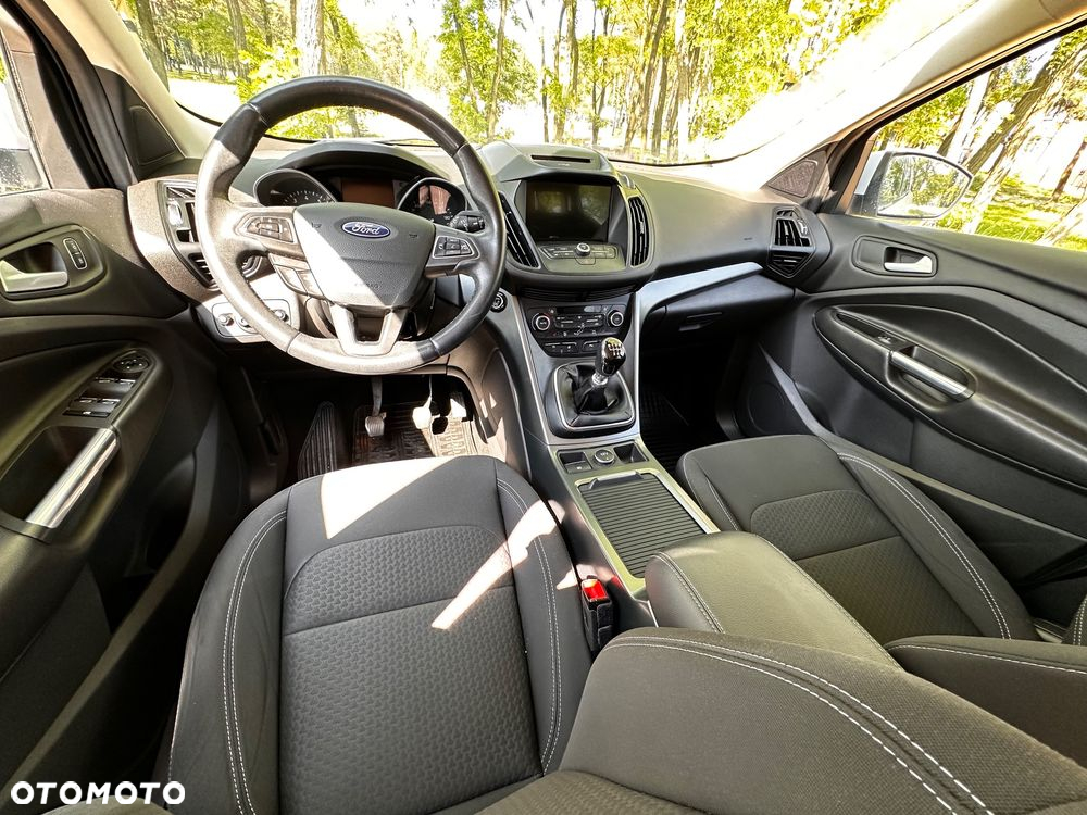 Ford Kuga 1.5 EcoBoost 2x4 Titanium - 16