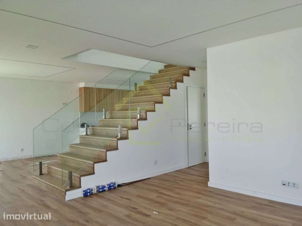 Moradia T4 Nova com garagem e logradouro - Grande imagem: 5/23