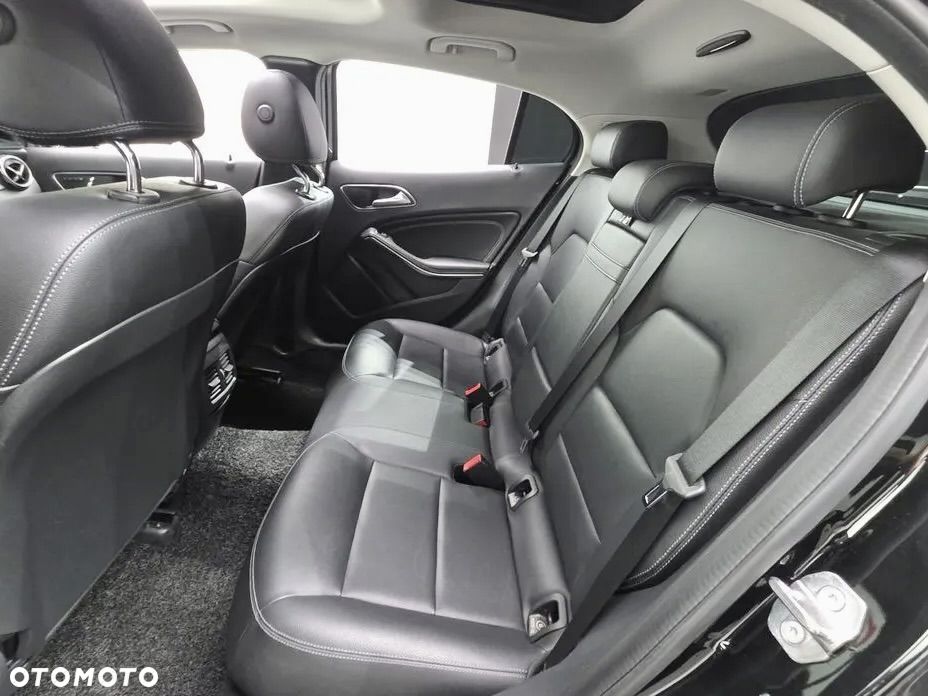 Mercedes-Benz GLA 250 4Matic 7G-DCT AMG Line - 21