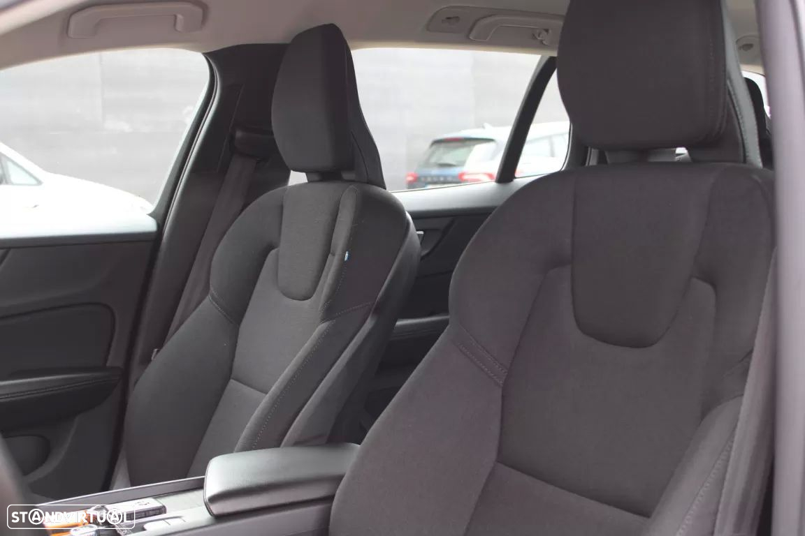 Volvo V60 2.0 B4 Momentum Core Geartronic - 17
