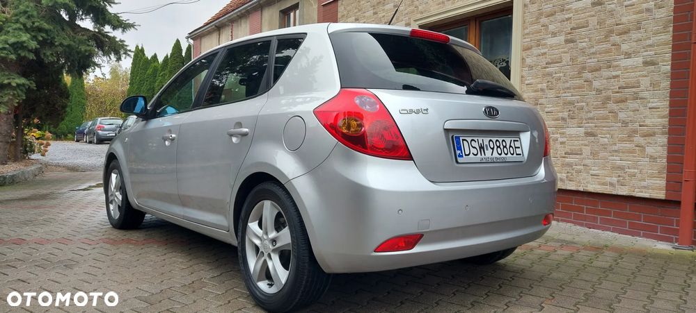 Kia Ceed - 12