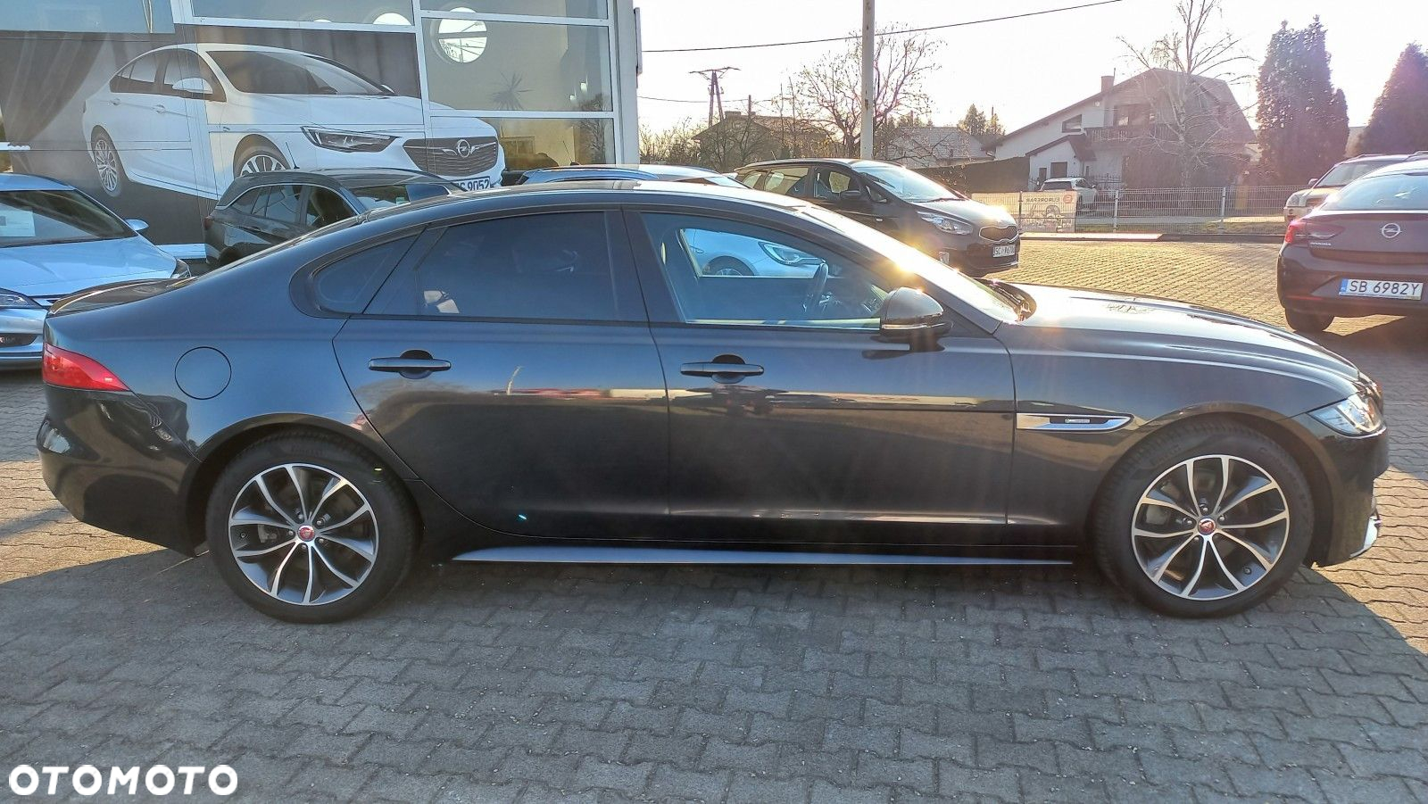 Jaguar XF - 10