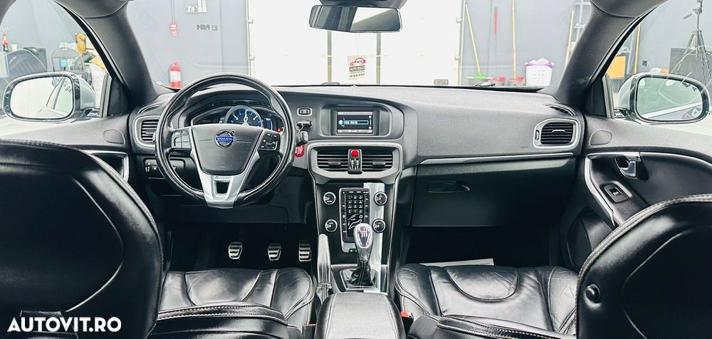 Volvo V40 D2 R Design - 6