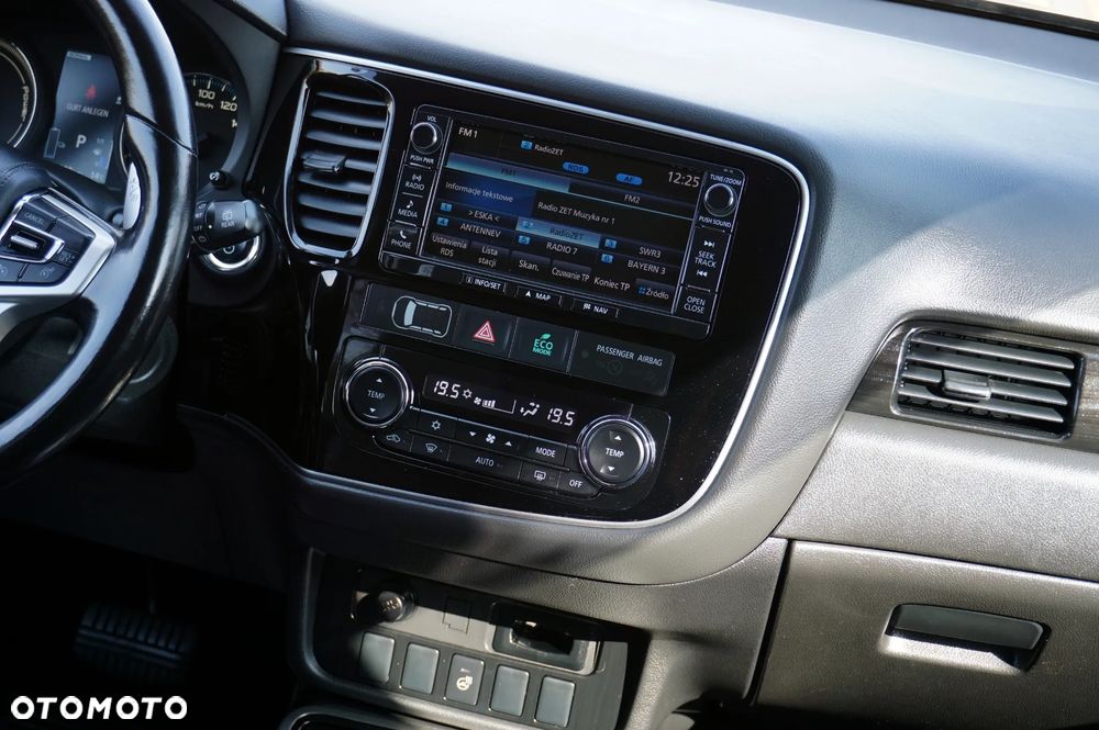 Mitsubishi Outlander 2.0 4WD Plus - 31