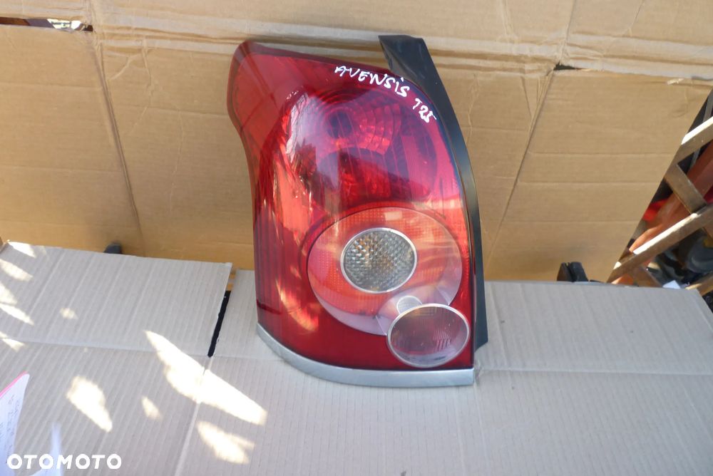 lampa lewa tył Toyota Avensis T25 lift Korello Orginał - 1