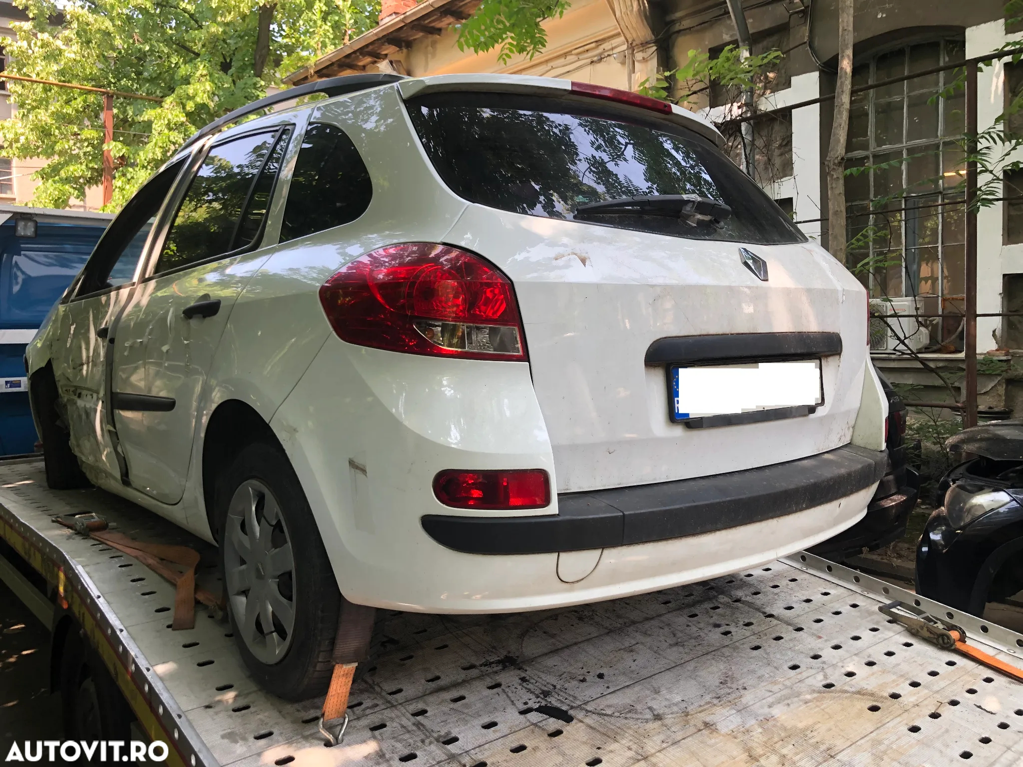 Dezmembrez Renault Clio 3 break facelift 2011 alb 1.5 dci Euro 5  K9K-67 - 6