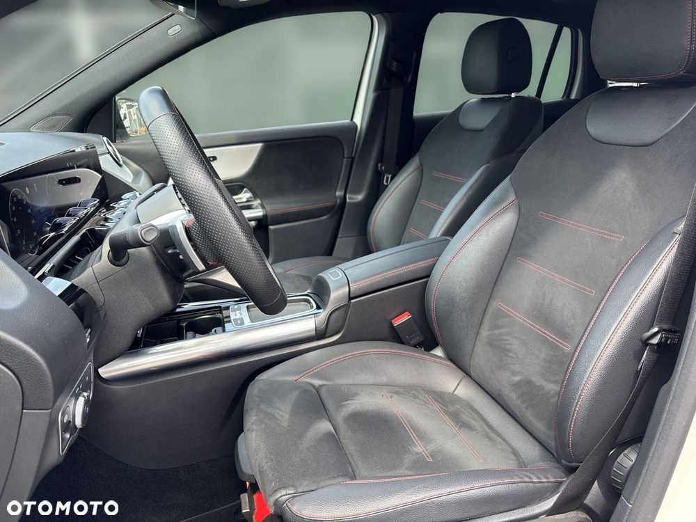 Mercedes-Benz GLA - 16
