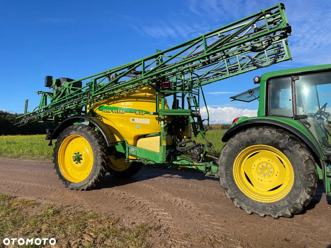 John Deere 832 - 1