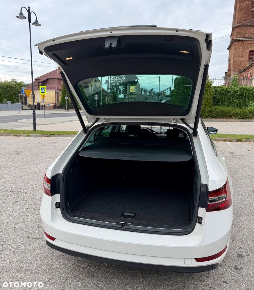 Skoda Superb 2019 photo 5