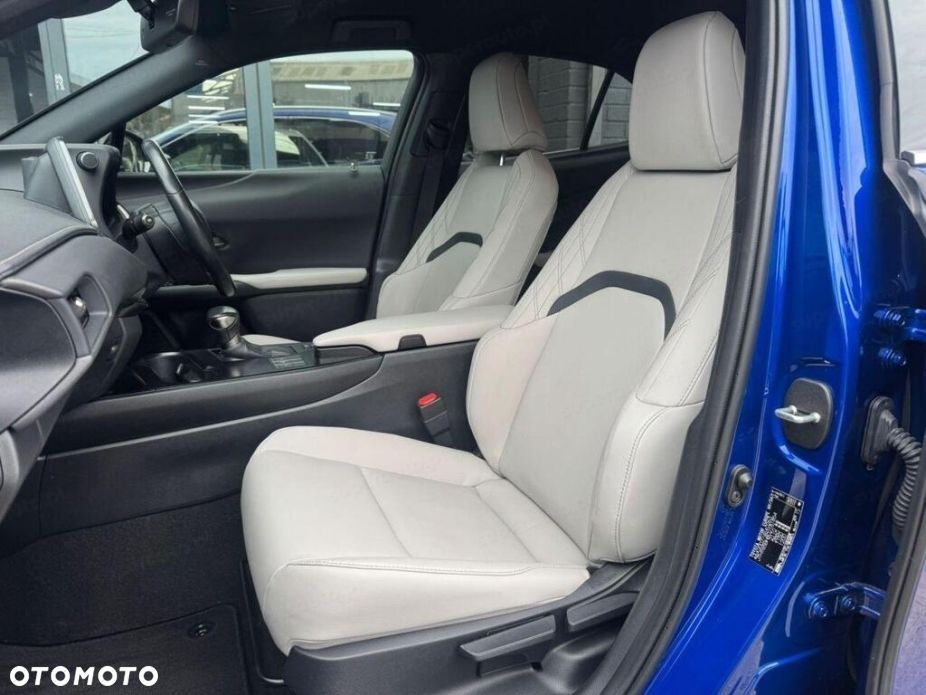 Lexus UX - 7