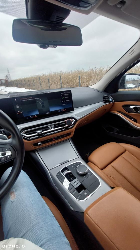 BMW Seria 3 318d mHEV - 12