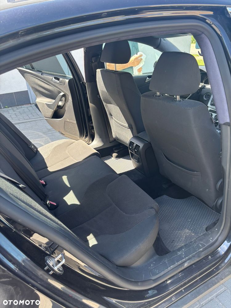 Volkswagen Passat 1.8 TSI Trendline - 8