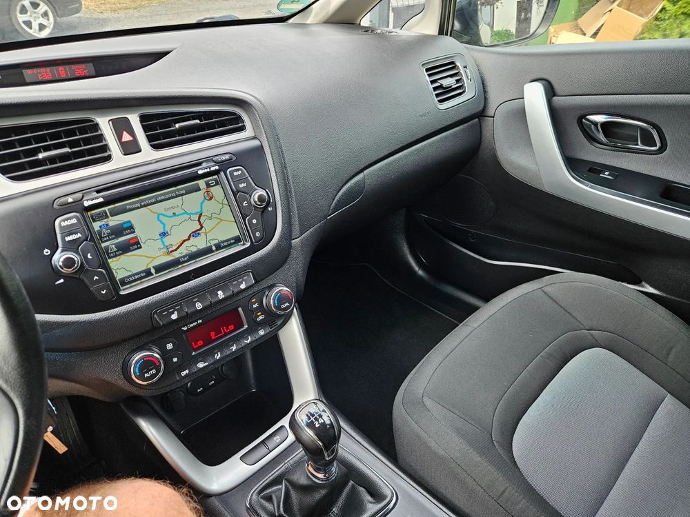 Kia Ceed 1.6 GDI Dream Team Edition - 17