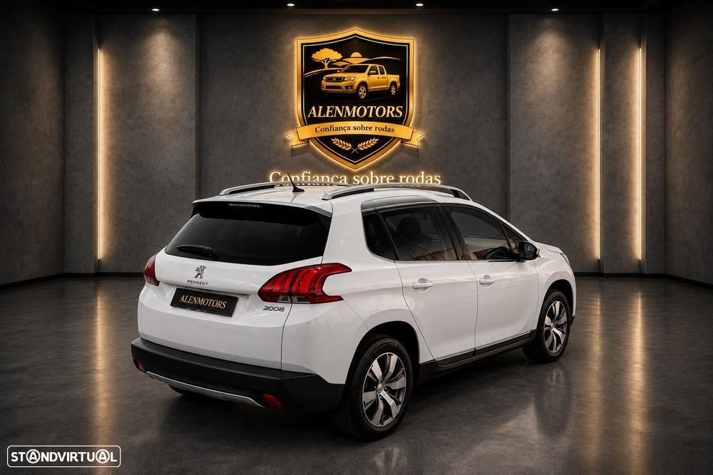 Peugeot 2008 1.2 PureTech Allure - 4