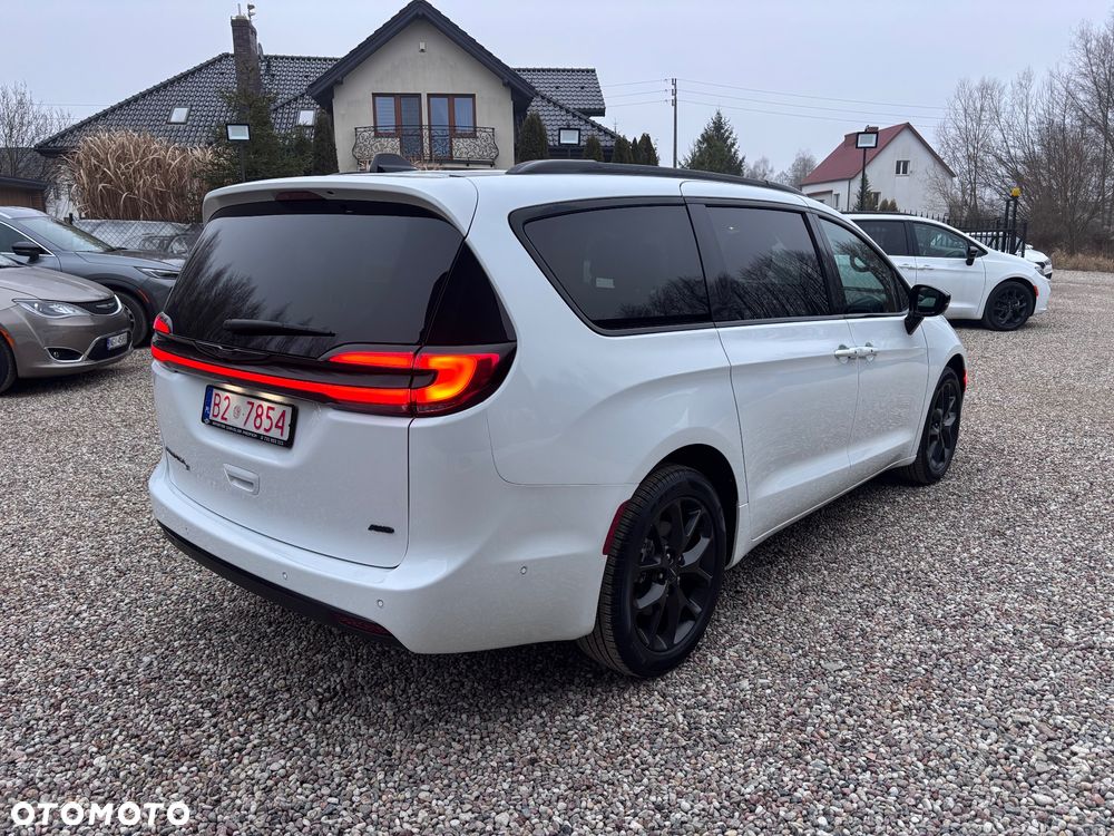 Chrysler Pacifica - 3