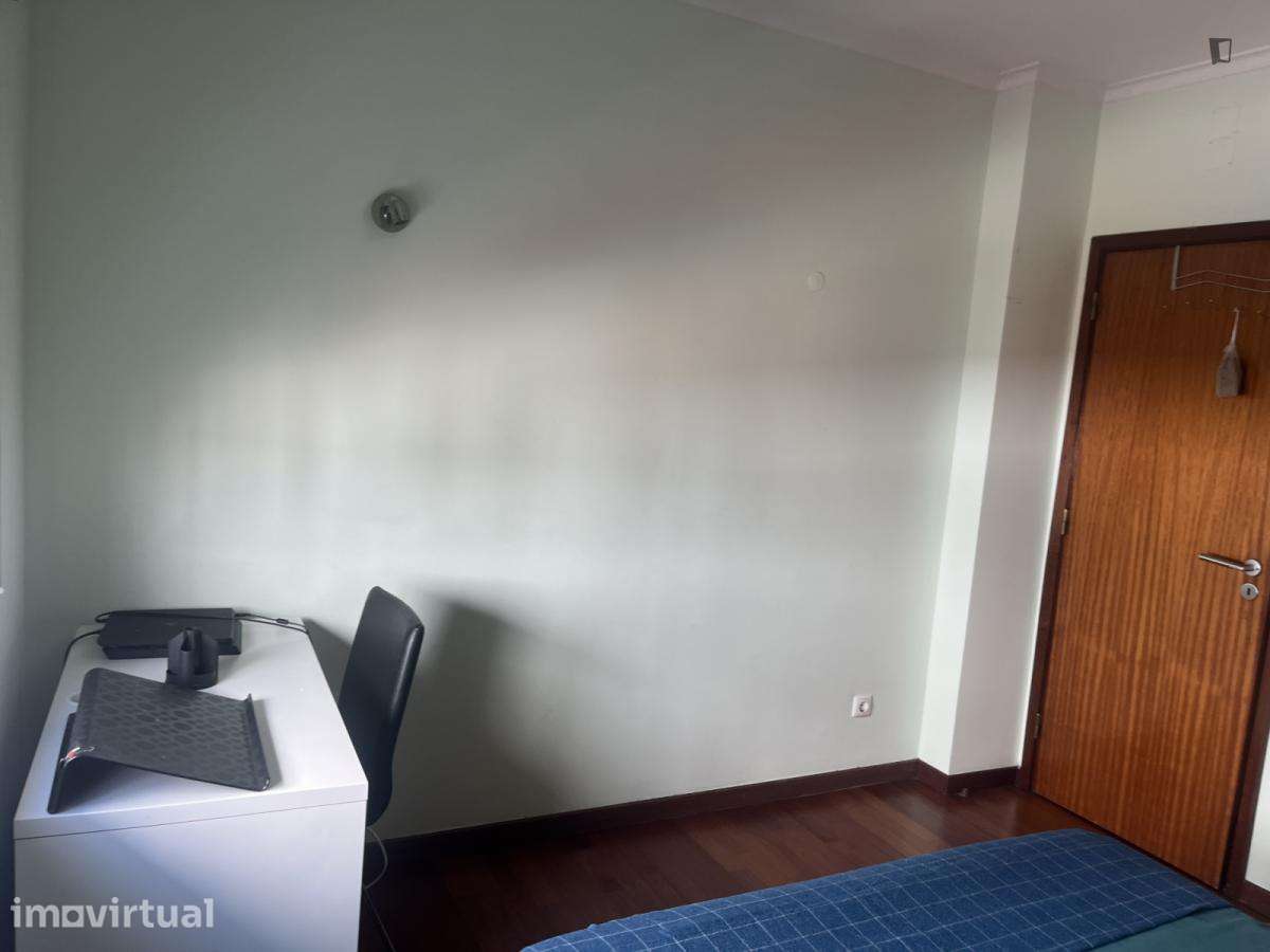 Quarto - localizado em Benfica Lisbon - Grande imagem: 4/41
