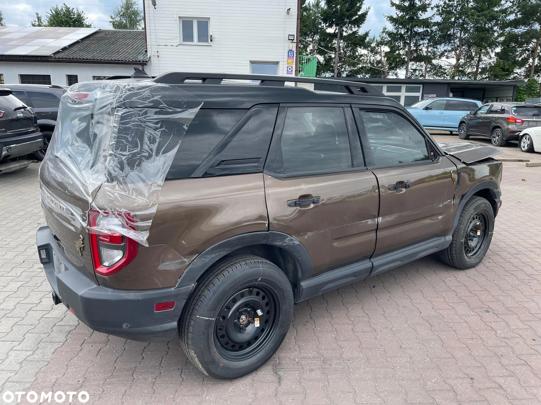 Ford Bronco - 3