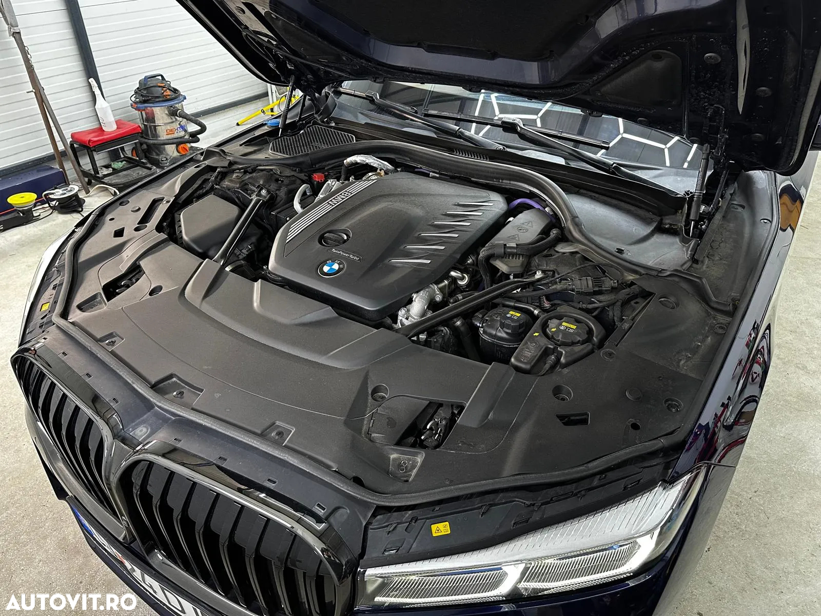 BMW Seria 7 730d xDrive MHEV - 16