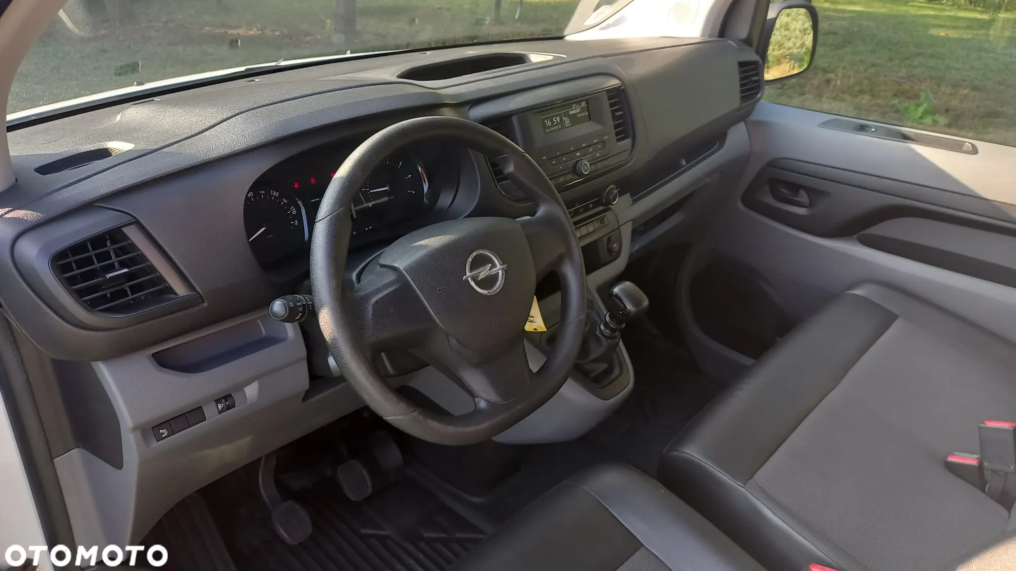 Opel Vivaro - 11
