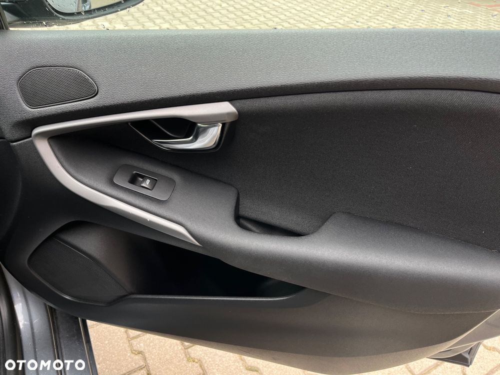 Volvo V40 - 24