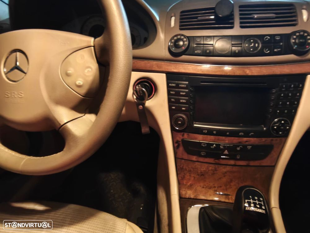 Mercedes-Benz E 220 CDi Avantgarde - 16