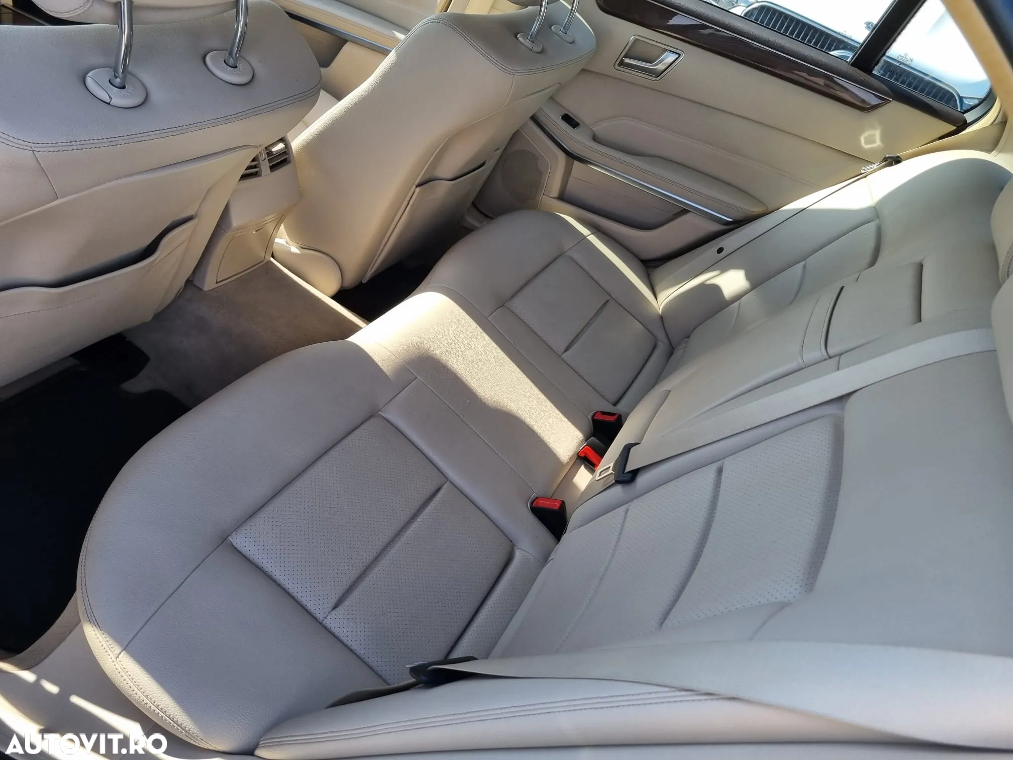 Mercedes-Benz E 220 BlueTEC 4MATIC - 15