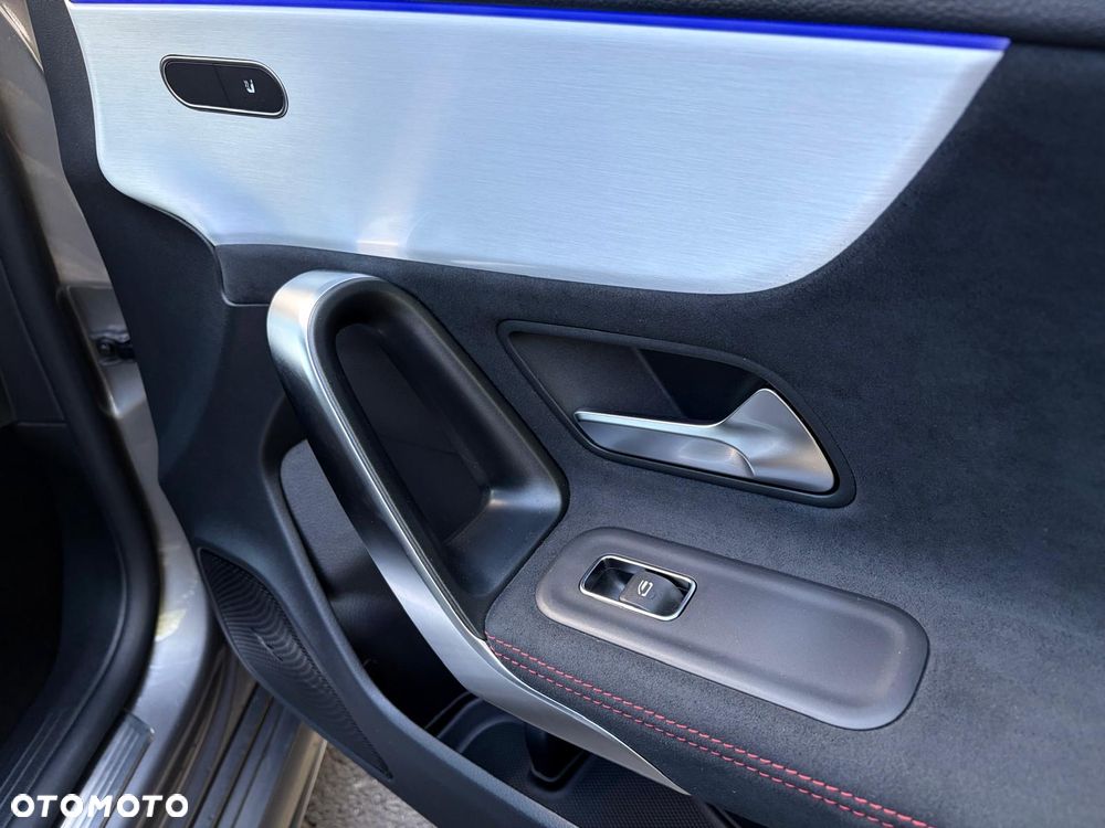 Mercedes-Benz CLA 250 E AMG Line 8G-DCT - 17