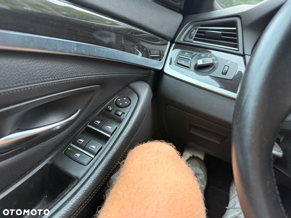 BMW Seria 5 525d - 14