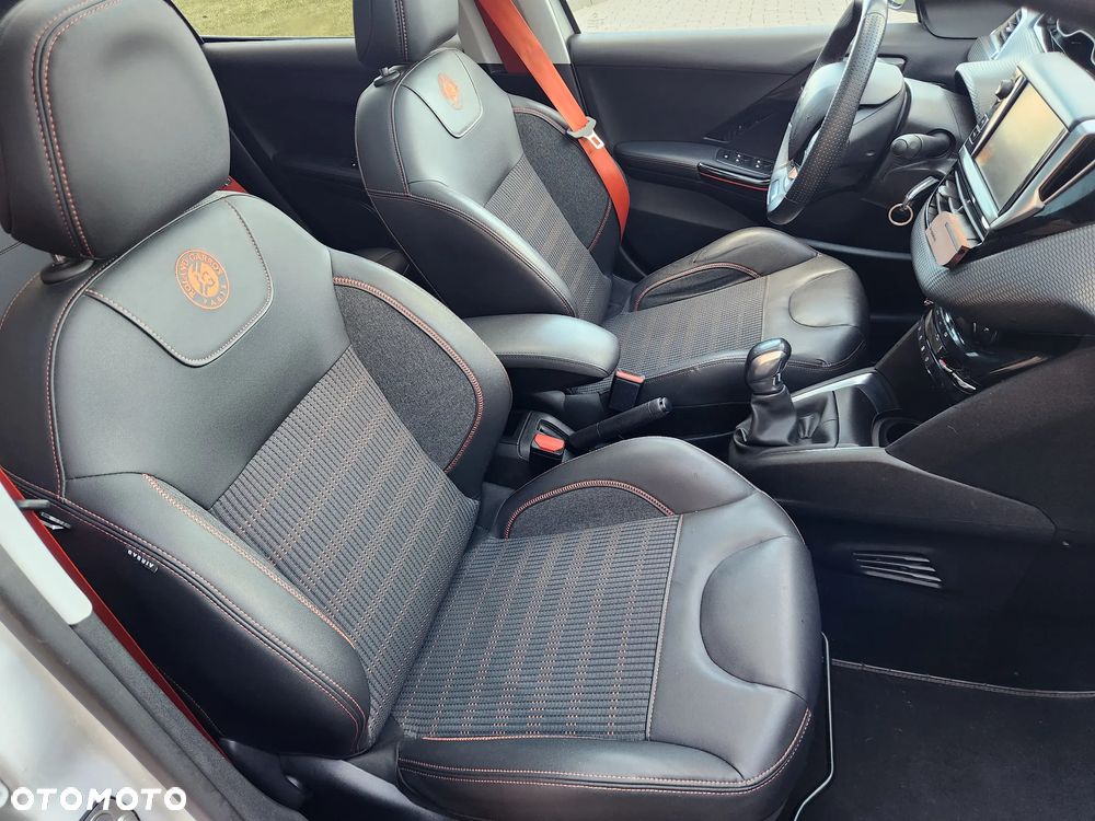 Peugeot 208 - 26