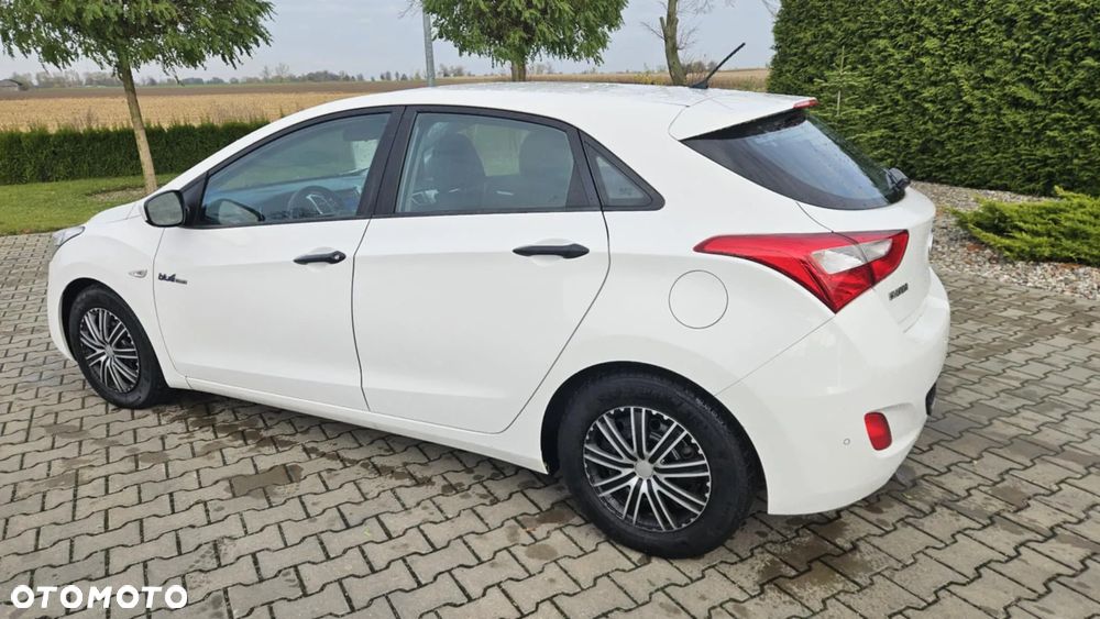 Hyundai i30 ver-1-6-crdi-bluedrive-classic - 15