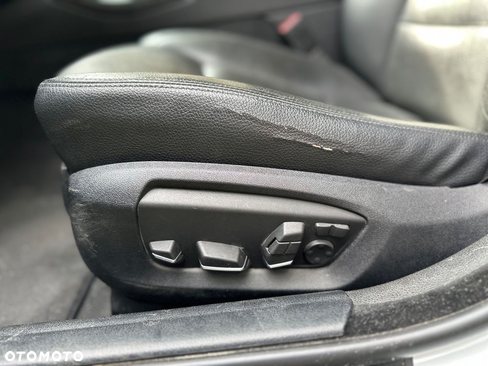 BMW Seria 5 530d xDrive - 14