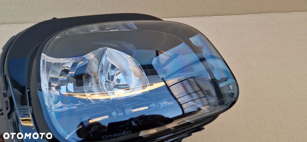 CITROEN C3 AIRCROSS 17R- - LAMPA PRZÓD PRAWA EURO - 8