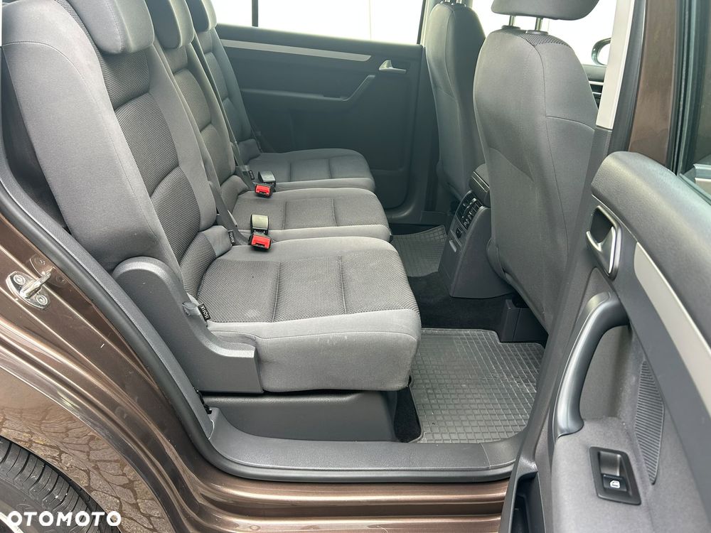 Volkswagen Touran 1.6 TDI DPF BlueMotion Technology DSG Highline - 14