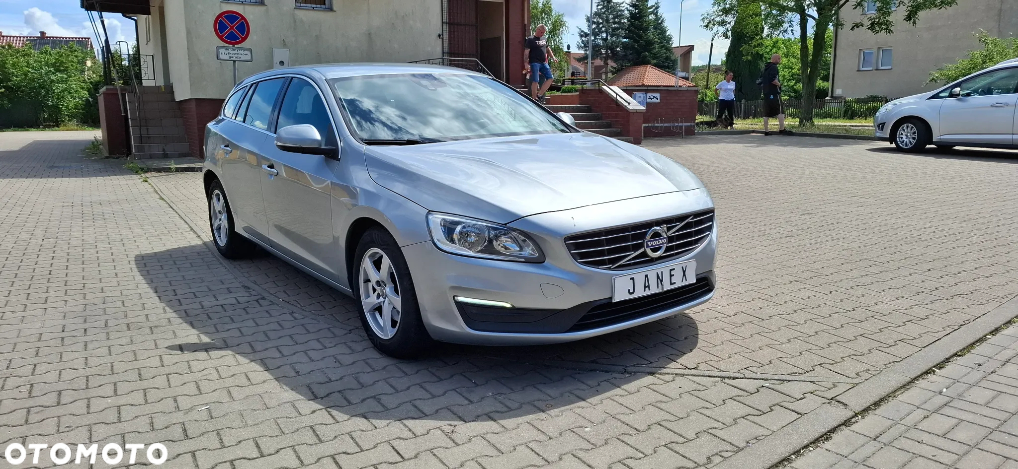 Volvo V60 D3 Drive-E R-Design Momentum - 4
