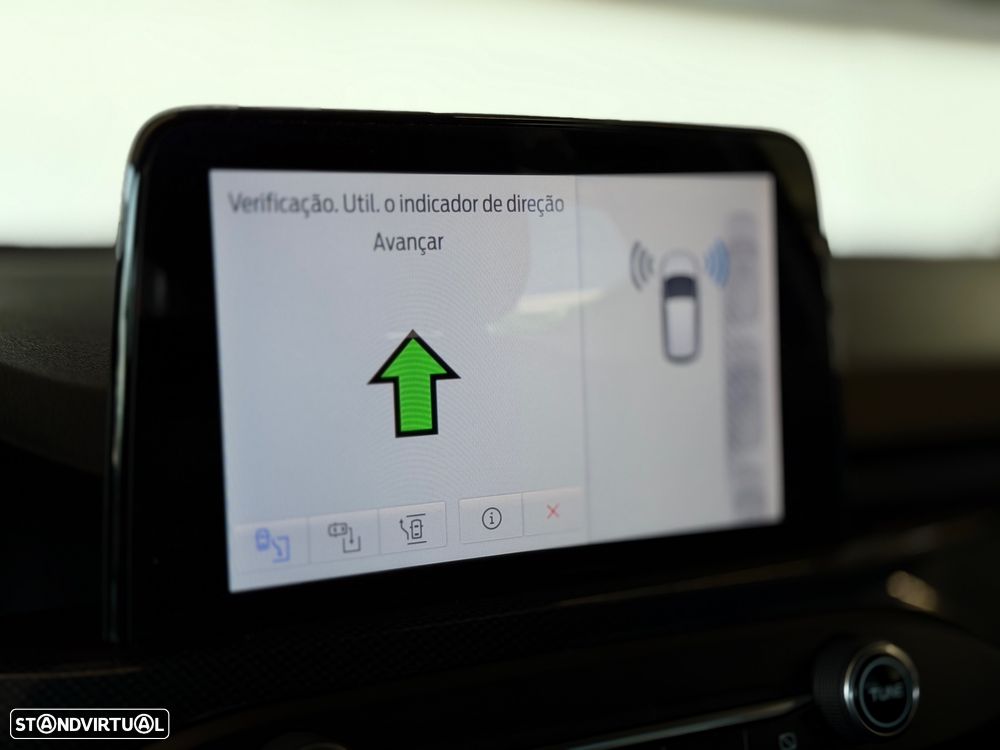 Ford Focus 1.5 TDCi ECOBlue ST-Line - 28