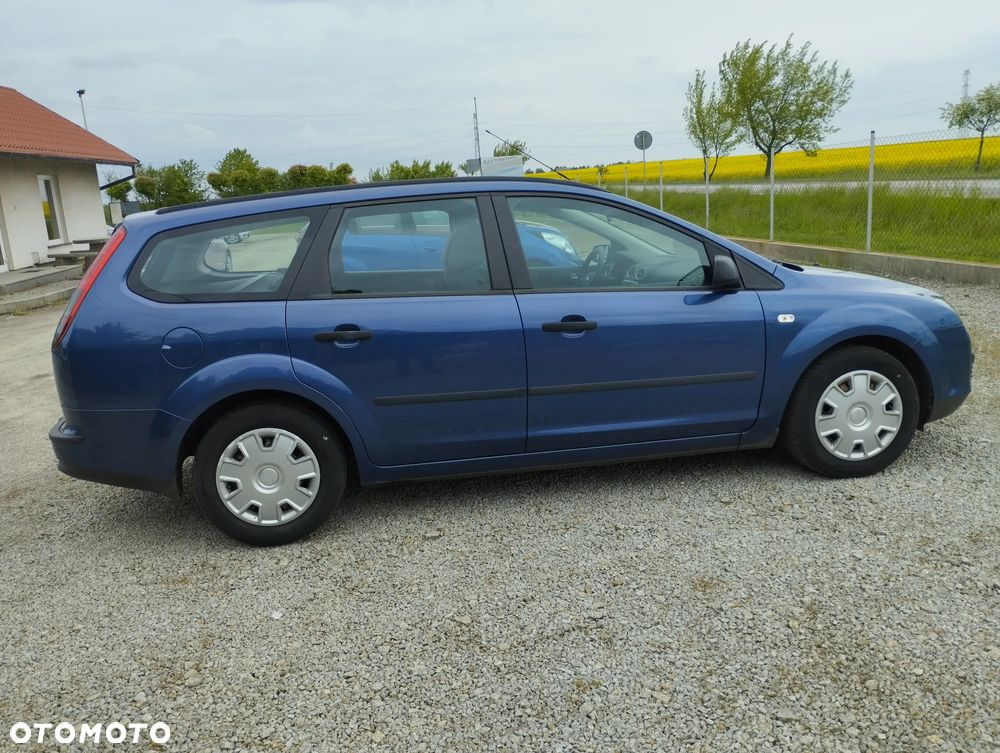 Ford Focus 1.6 16V Fun X - 9
