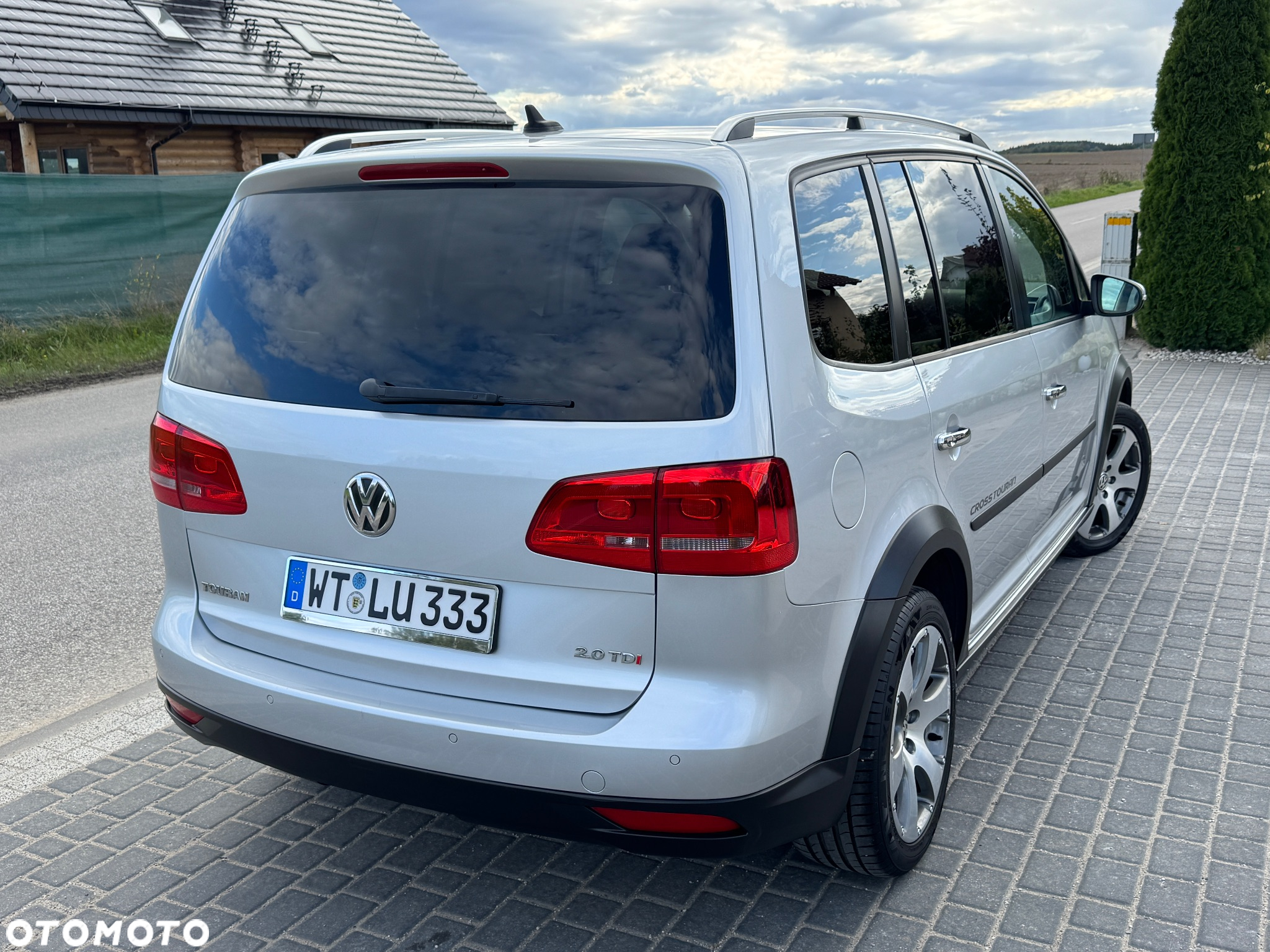 Volkswagen Touran 2.0 TDI DPF DSG Cross - 13